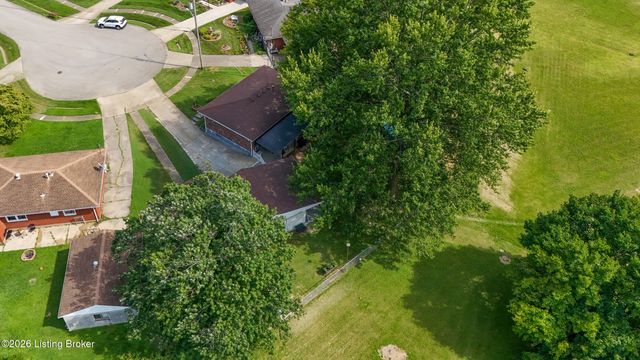 4100 Spyglass Ct, Louisville, KY 40229