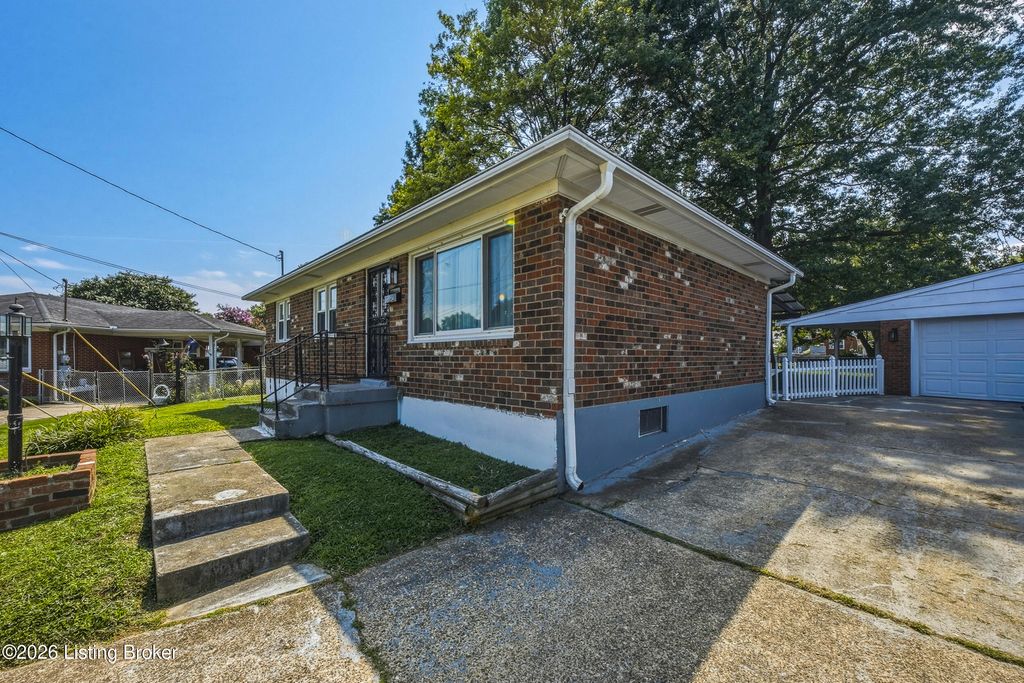 4100 Spyglass Ct, Louisville, KY 40229