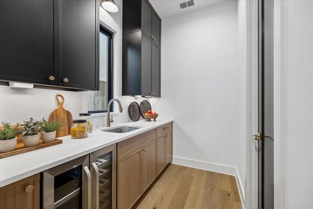1431 Curtin Street, Houston, TX 77018