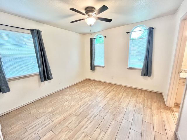 1105 Springdale Road, Bedford, TX 76021