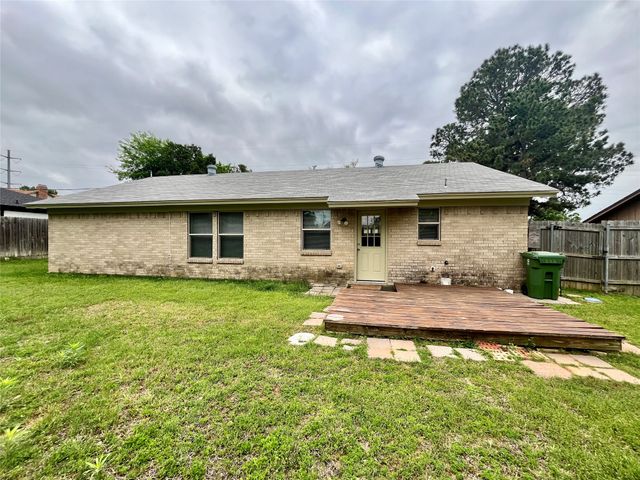 1105 Springdale Road, Bedford, TX 76021