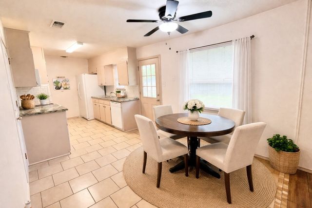 1105 Springdale Road, Bedford, TX 76021