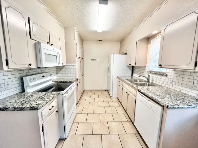 1105 Springdale Road, Bedford, TX 76021