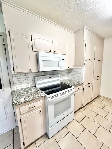 1105 Springdale Road, Bedford, TX 76021