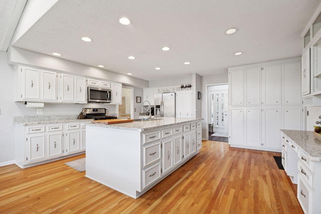 7011 Valley View Road, Edina, MN 55439