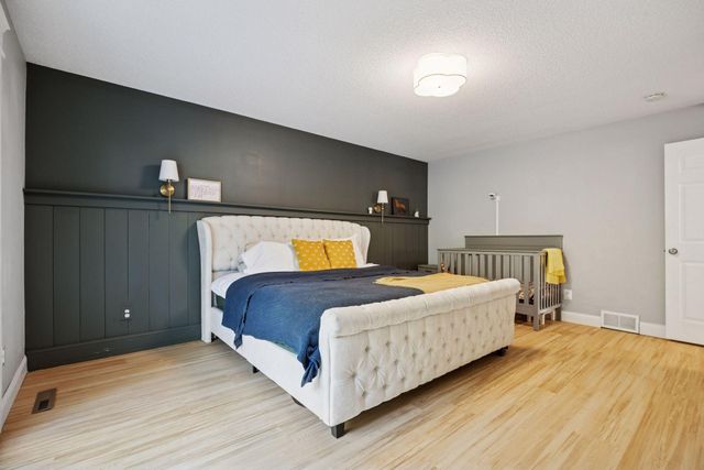 7011 Valley View Road, Edina, MN 55439