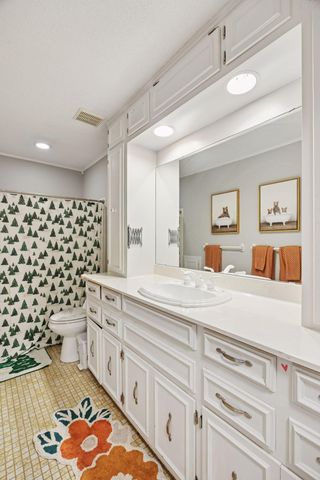 7011 Valley View Road, Edina, MN 55439