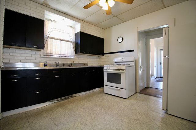 349 4th Ave, New Kensington, PA 15068