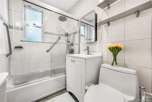 24 Edwards St Apt 1G, Roslyn Heights, NY 11577