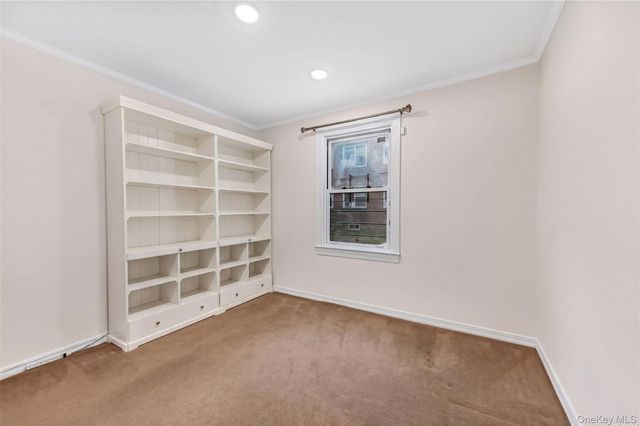 24 Edwards St Apt 1G, Roslyn Heights, NY 11577