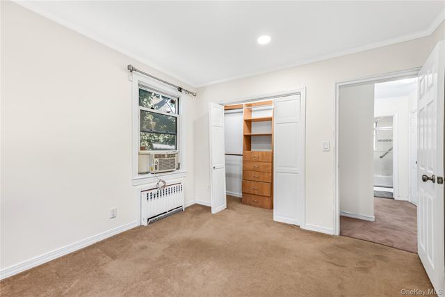 24 Edwards St Apt 1G, Roslyn Heights, NY 11577