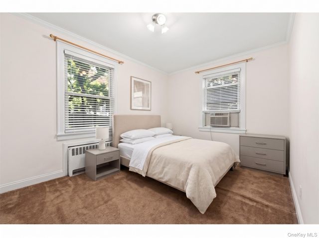 24 Edwards St Apt 1G, Roslyn Heights, NY 11577