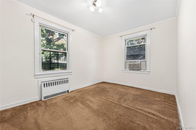 24 Edwards St Apt 1G, Roslyn Heights, NY 11577