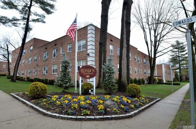 24 Edwards St Apt 1G, Roslyn Heights, NY 11577