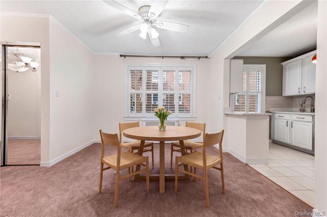 24 Edwards St Apt 1G, Roslyn Heights, NY 11577