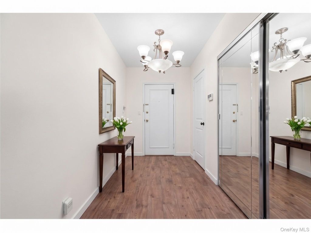 24 Edwards St Apt 1G, Roslyn Heights, NY 11577 — photo 4