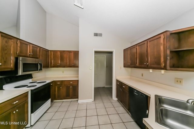 1107 Charstone Drive, Southaven, MS 38671