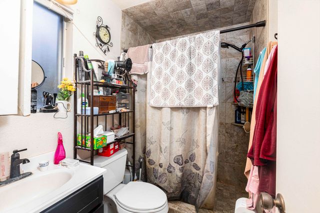 251 Surrey Drive, Grants Pass, OR 97526