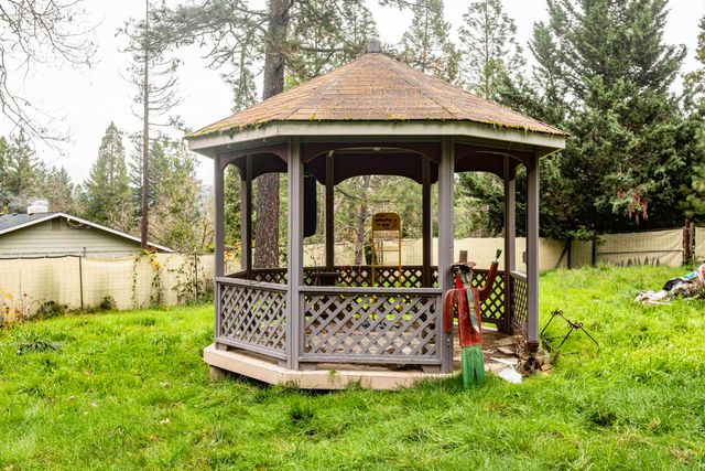 251 Surrey Drive, Grants Pass, OR 97526