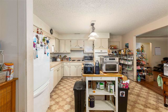 251 Surrey Drive, Grants Pass, OR 97526