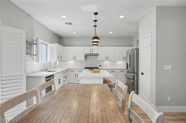 721 Pacific Cascades Drive, Henderson, NV 89012