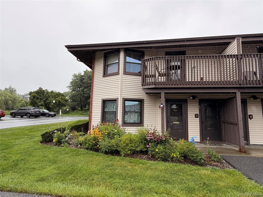 20 Hastings Court A, Yorktown Heights, NY 10598 — photo 2