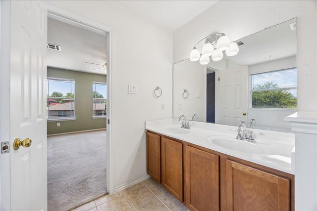338 Spring Branch LOOP, Kyle, TX 78640