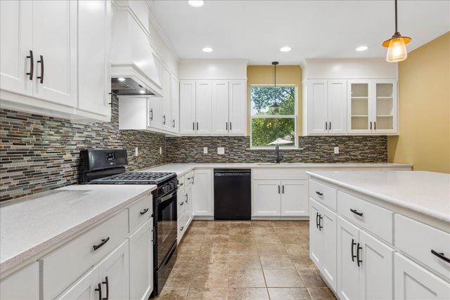 338 Spring Branch LOOP, Kyle, TX 78640