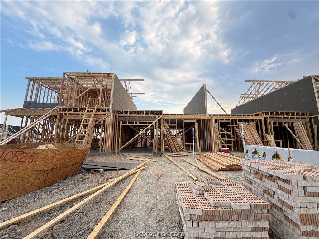 10523 Berry Branch Lane, Bryan, TX 77845 — exterior