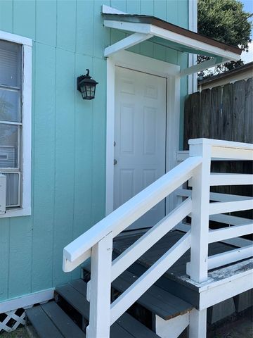 3116 Avenue L 1, Galveston, TX 77550