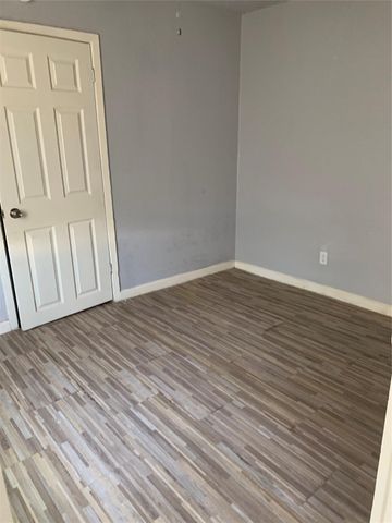 3116 Avenue L 1, Galveston, TX 77550