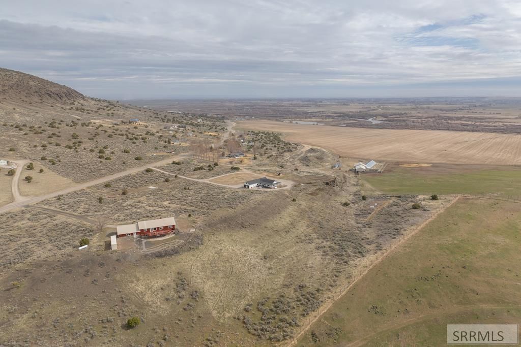 Image 10 of property listing at 1030 E Butte Road, Menan, ID 83434