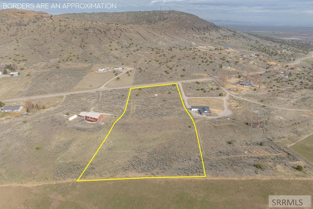 Image 12 of property listing at 1030 E Butte Road, Menan, ID 83434