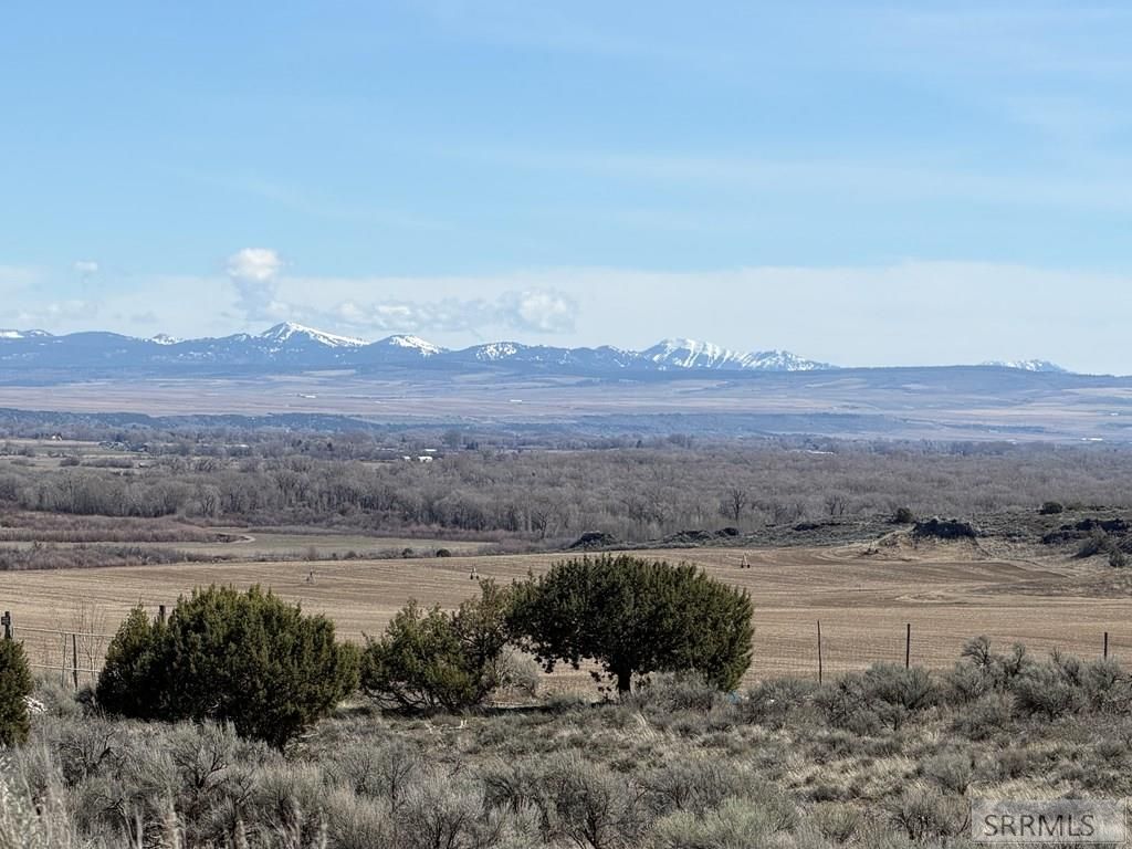 Image 2 of property listing at 1030 E Butte Road, Menan, ID 83434
