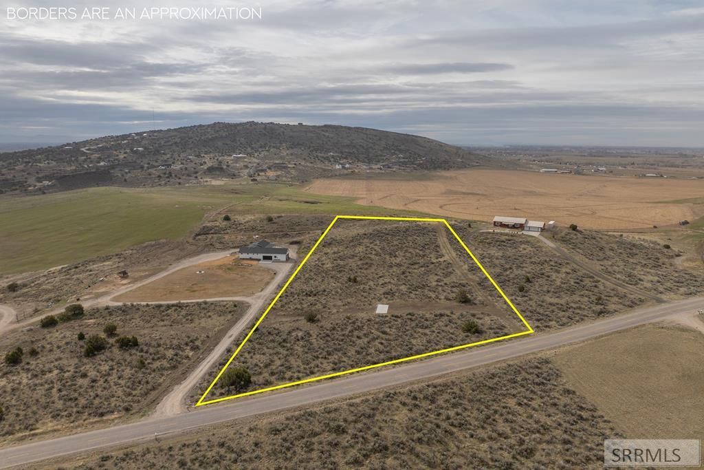 Image 5 of property listing at 1030 E Butte Road, Menan, ID 83434
