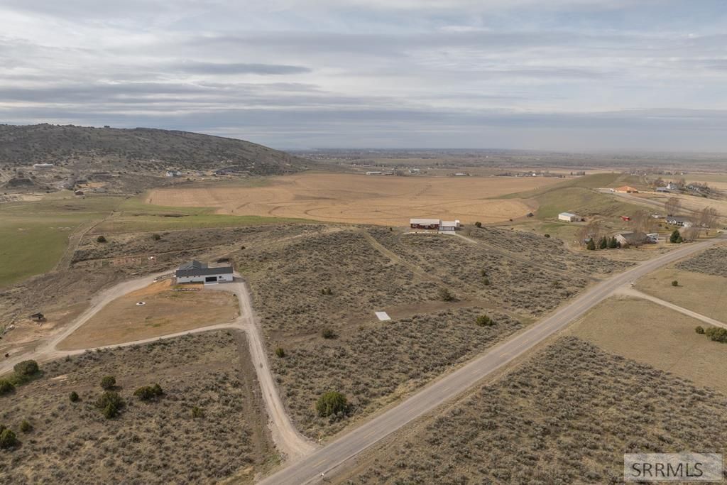 Image 6 of property listing at 1030 E Butte Road, Menan, ID 83434