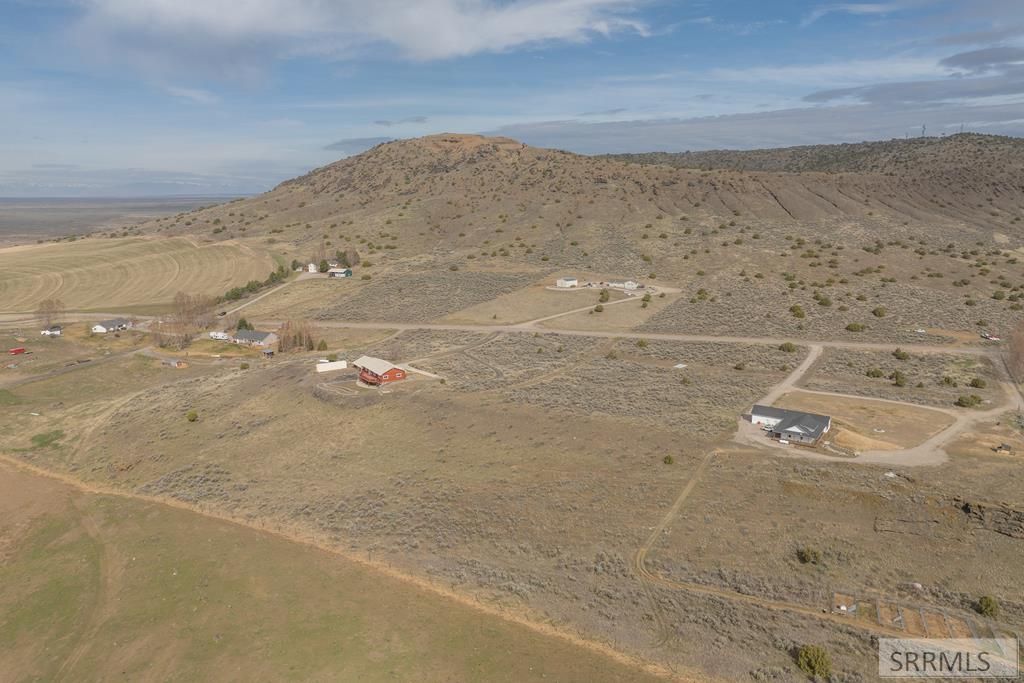 Image 7 of property listing at 1030 E Butte Road, Menan, ID 83434