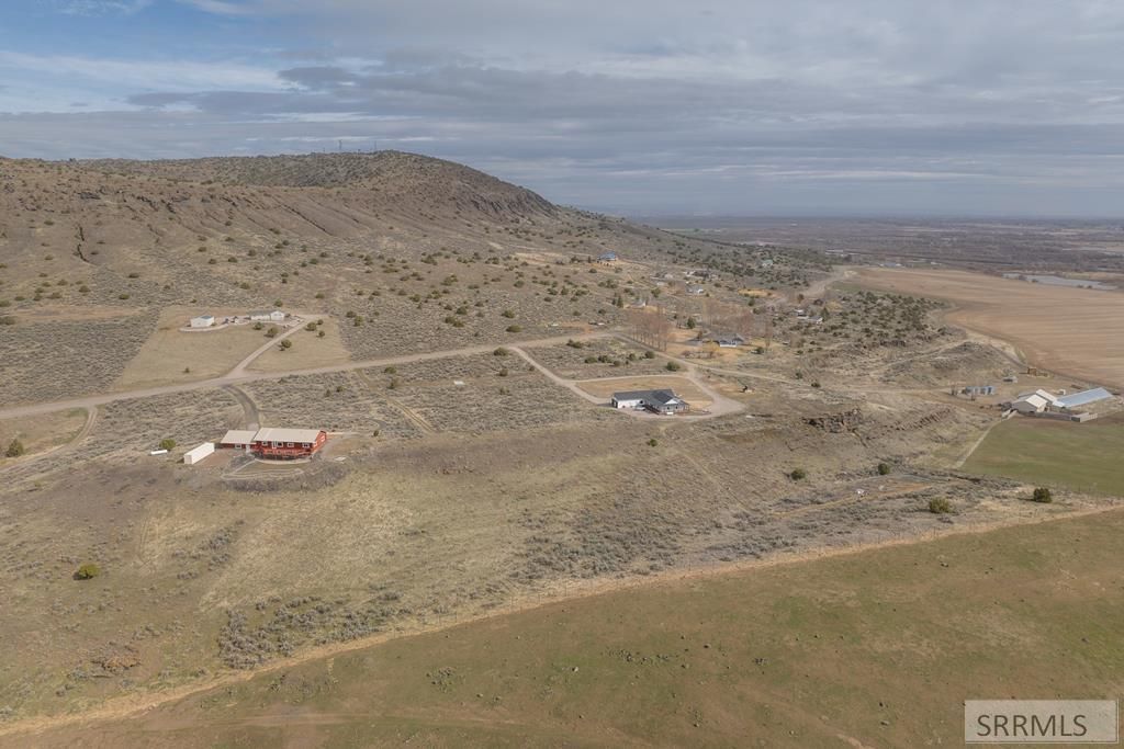 Image 9 of property listing at 1030 E Butte Road, Menan, ID 83434