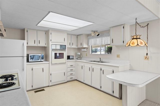 7156 FAIRLANE AVENUE, Brooksville, FL 34613