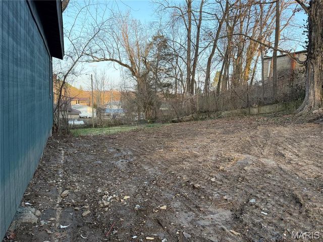 208 E High Street, Steelville, MO 65565