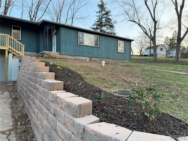 208 E High Street, Steelville, MO 65565