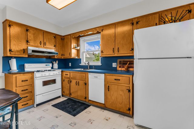 71 Claire Avenue, Woodbridge, NJ 07095