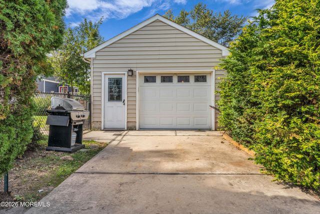 71 Claire Avenue, Woodbridge, NJ 07095