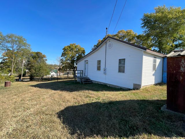 205 West Hamilton Avenue, Ava, MO 65608