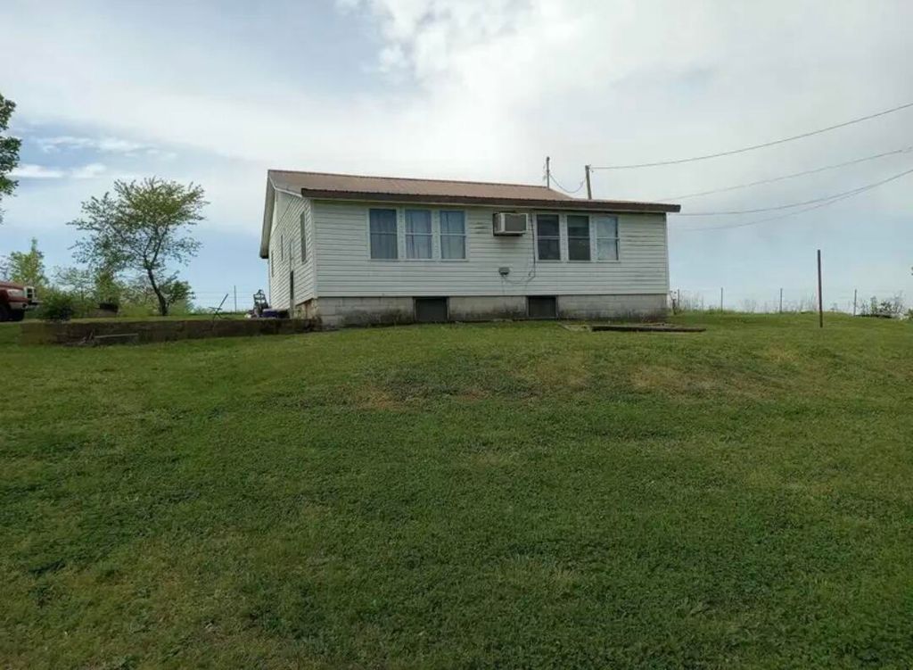 205 West Hamilton Avenue, Ava, MO 65608