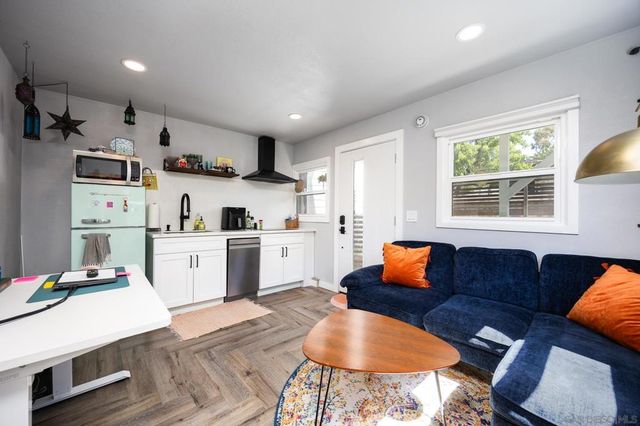 5011 E Mountain View Dr, San Diego, CA 92116