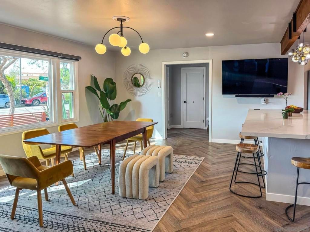 5011 E Mountain View Dr, San Diego, CA 92116