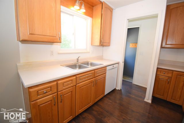 505 Wild Oak Lane, Perry, MI 48872