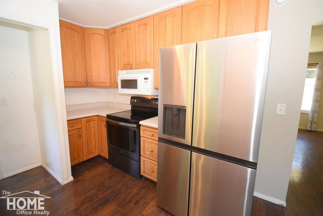 505 Wild Oak Lane, Perry, MI 48872