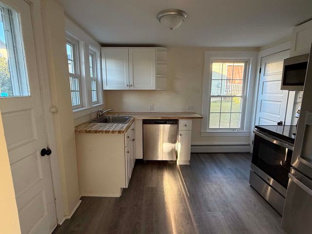 15 Whitten Street, Allenstown, NH 03275